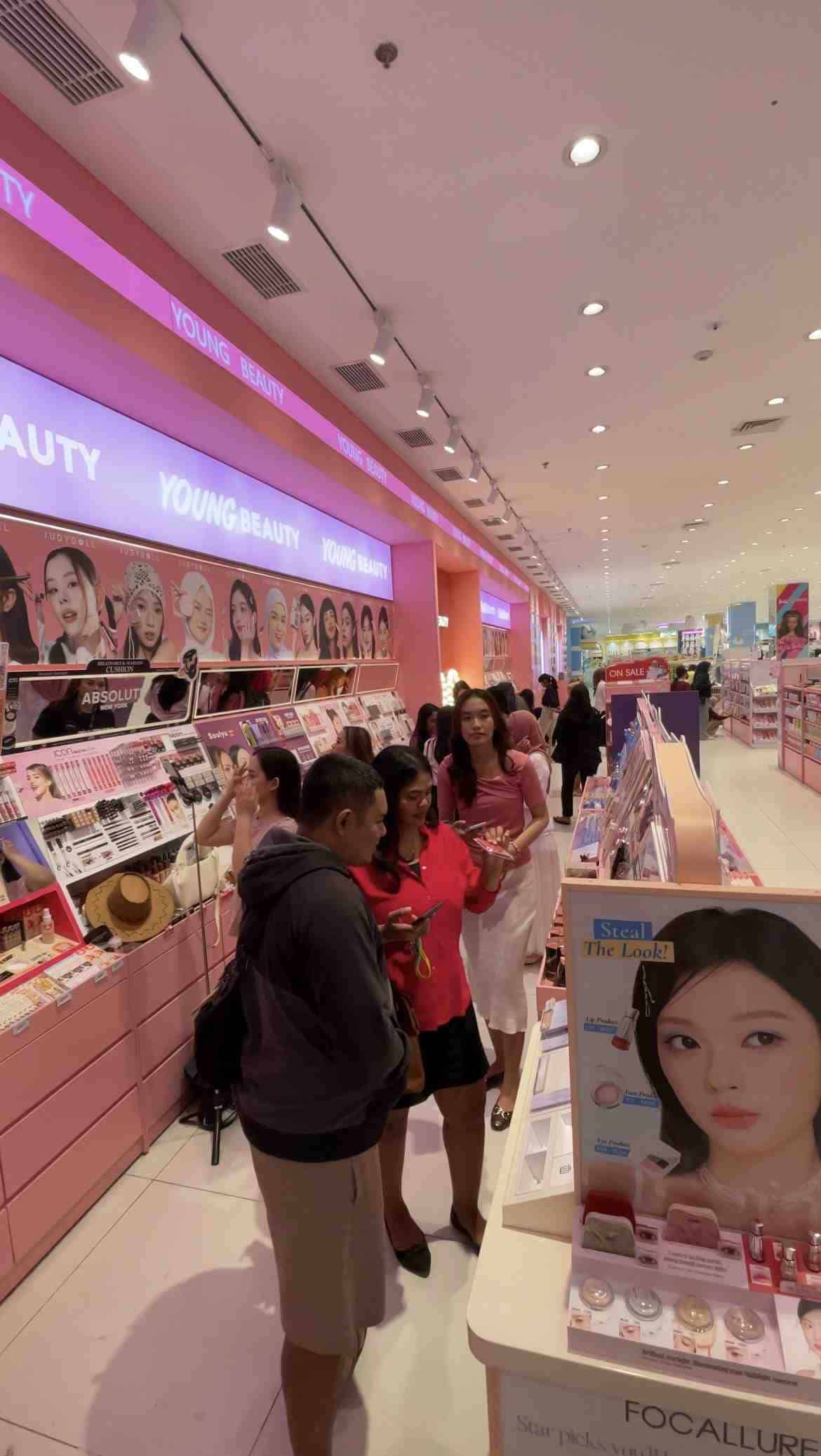 THE BALM BEAUTY PLAYGROUND